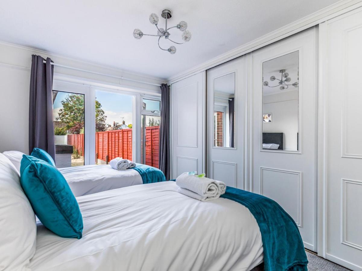 Pass The Keys Lovely Ground Floor Flat With Large Garden Chichester Esterno foto
