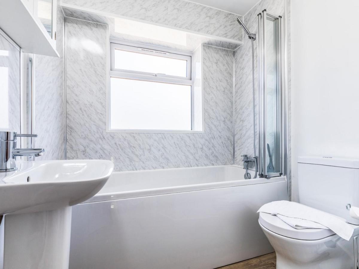 Pass The Keys Lovely Ground Floor Flat With Large Garden Chichester Esterno foto